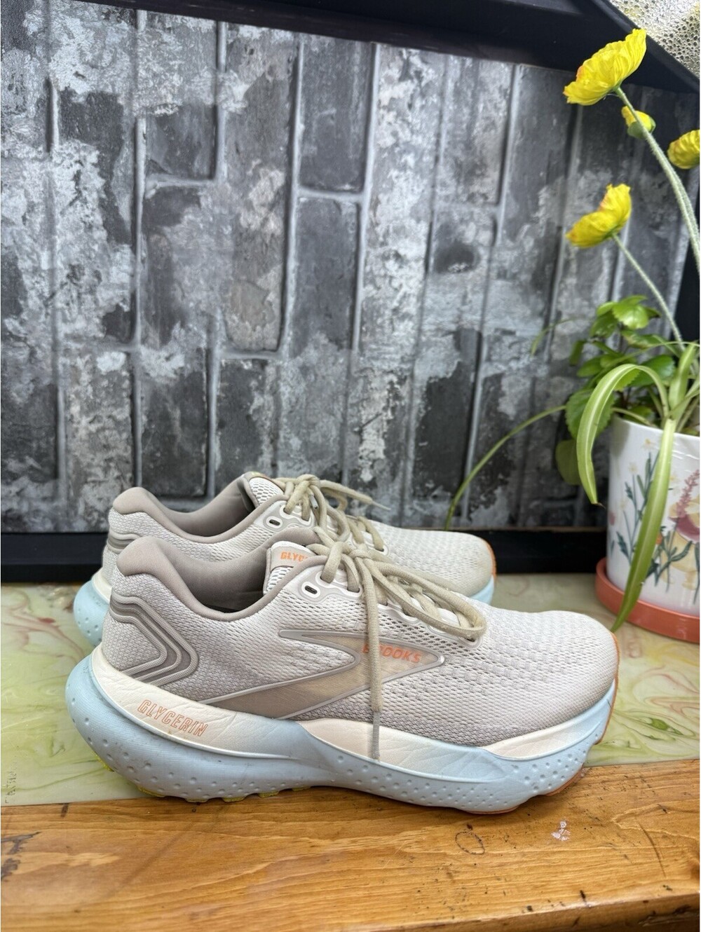 Brooks Glycerin 21 Coconut/Aqua/Autumn Sunset Low Top Lace-Up Sneaker - Picture 2 of 7